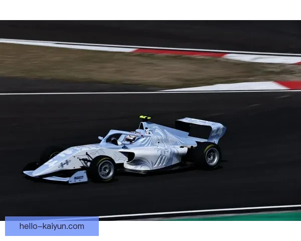 F1新赛季揭幕战激战连连豪门车队暗流涌动争冠格局初现端倪 F1新赛季揭幕战激战连连豪门车队暗流涌动争冠格局初现端倪