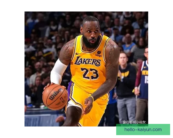 詹姆斯伤愈复出湖人连胜掀起西部格局新变季后赛形势再升级三强角逐 詹姆斯伤愈复出湖人连胜掀起西部格局新变季后赛形势再升级三强角逐