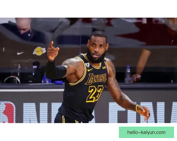 湖人詹姆斯关键时刻发威助队逆转快船重回西部榜首