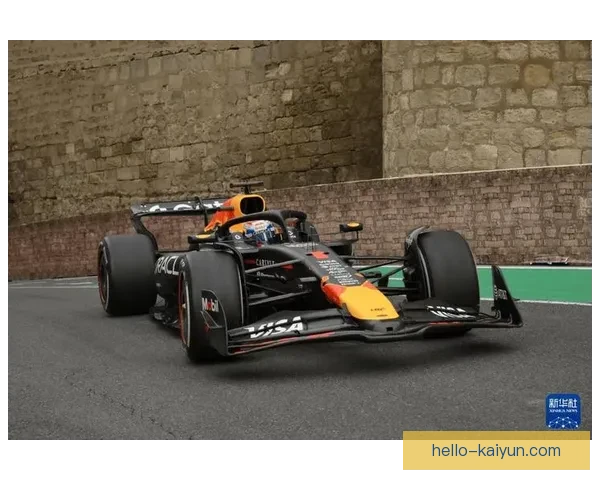 F1赛季重磅消息：梅赛德斯与红牛对决再升级 汉密尔顿与维斯塔潘争锋再现