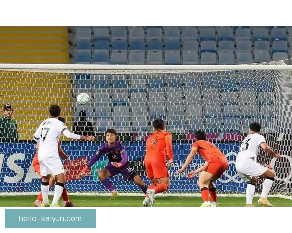 国足新星闪耀赛场 引发球迷热议与战术讨论